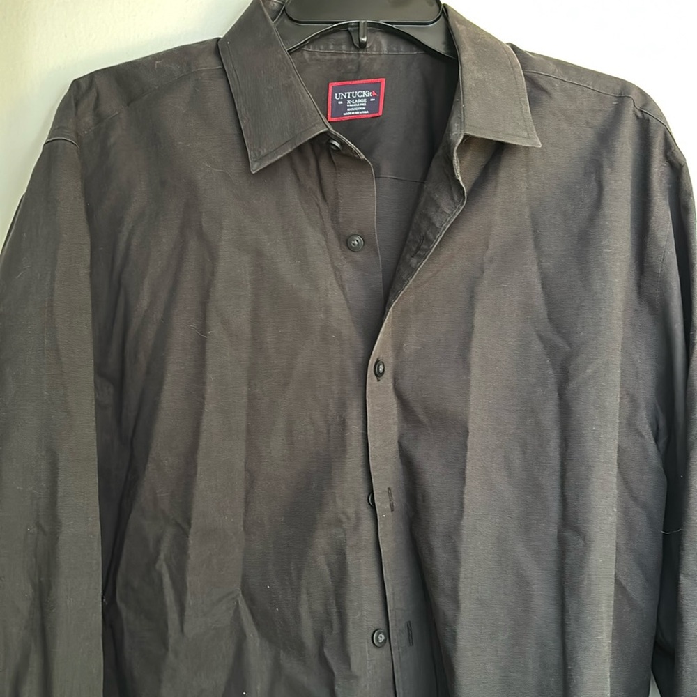 Men’s Untuckit XL black button down